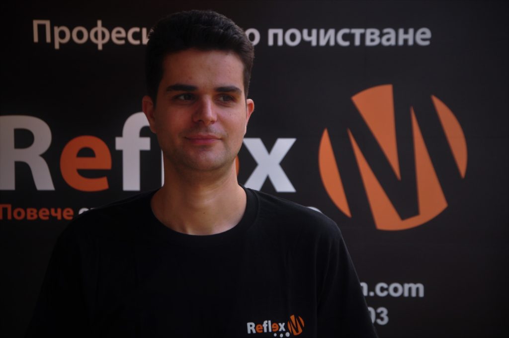 Иван Грозданов е изпълнителен директор на фирма РЕФЛЕКС М от началото на 2017 година. Има 15 години професионален опит в управлението на бизнес имоти и доставки. Работил е за Алфа Банк - клон България, Хюлет Пакард и БТК. Иван Грозданов е магистър по икономика със специалност “Международни икономически отношения” от УНСС.